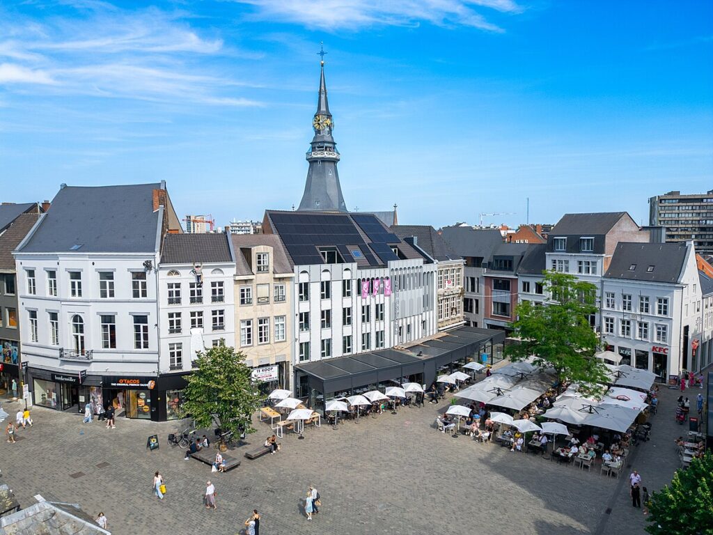 Grote markt Hasselt. Tandarts van wacht Hasselt